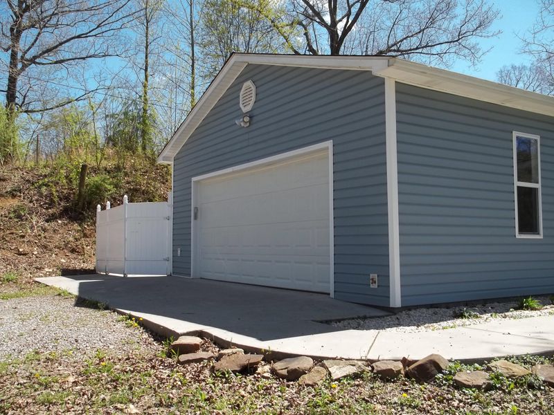 903 Wilson Rd, Oliver Springs, TN 37840