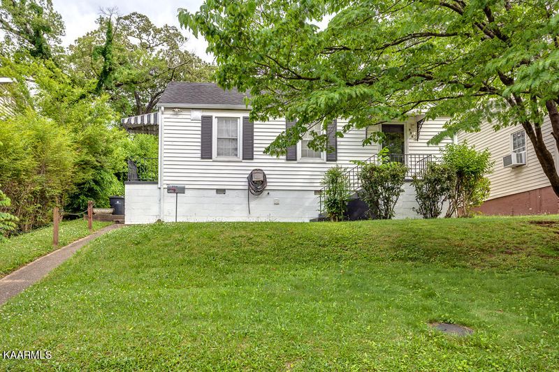 904 E Columbia Ave, Knoxville, TN 37917