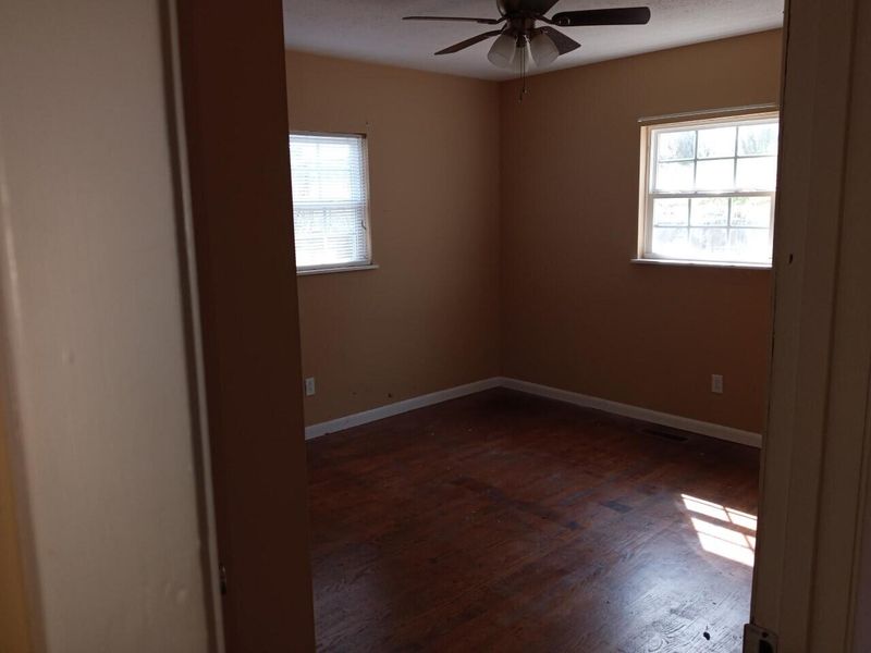 904 E Elm St, Lafollette, TN 37766