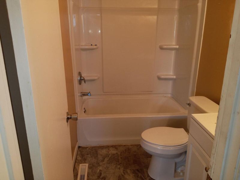 904 E Elm St, Lafollette, TN 37766