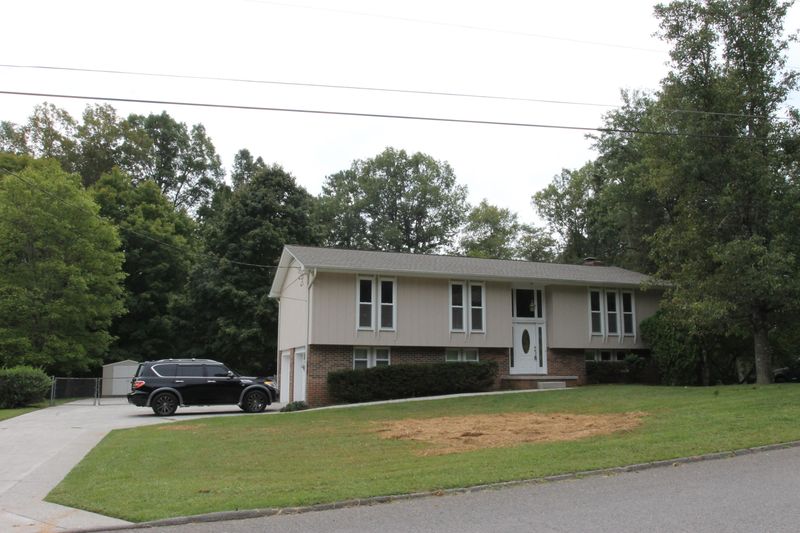 904 Gondola Dr, Knoxville, TN 37920