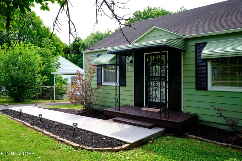 904 Henrietta Dr, Knoxville, TN 37912