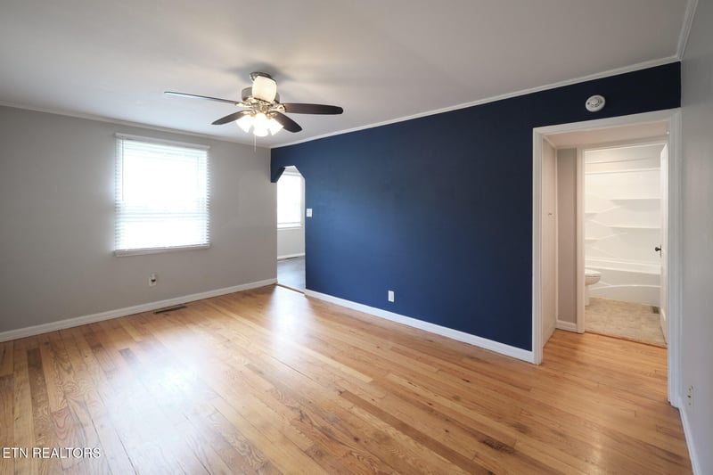 904 Henrietta Dr, Knoxville, TN 37912