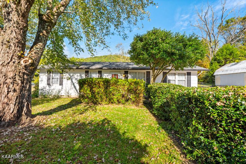 904 Kentucky St, Oliver Springs, TN 37840