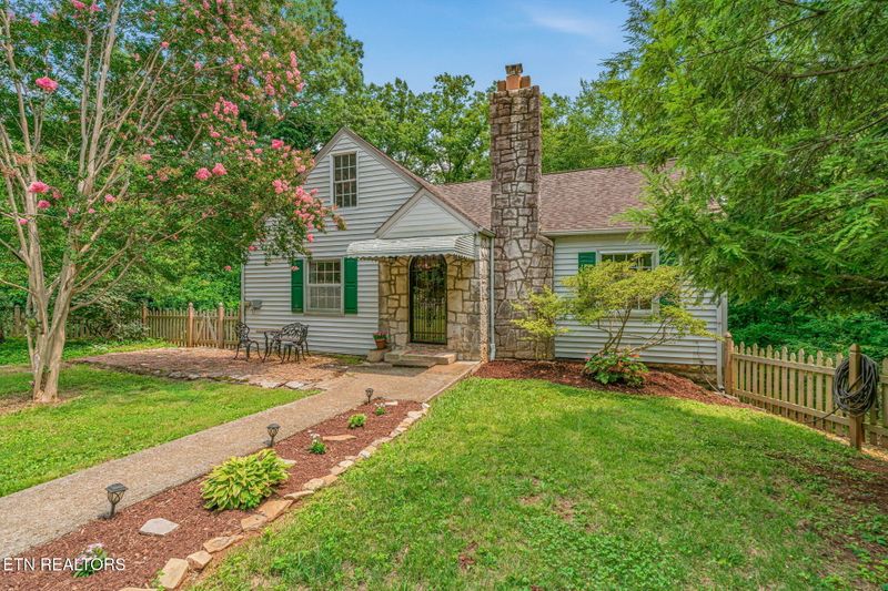 904 Lester Rd, Knoxville, TN 37920