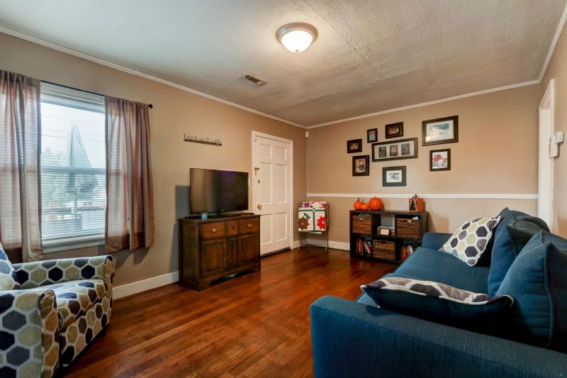904 Oglewood Ave, Knoxville, TN 37917