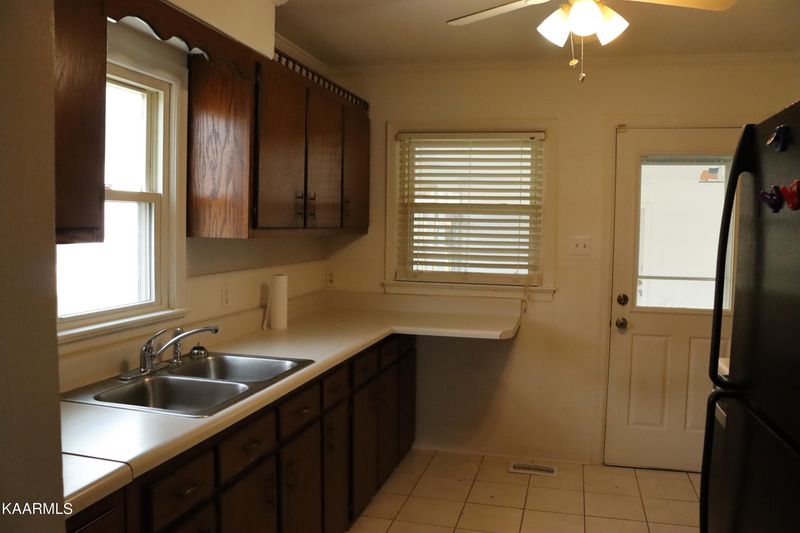 904 Rosedale Ave, Kingston, TN 37763