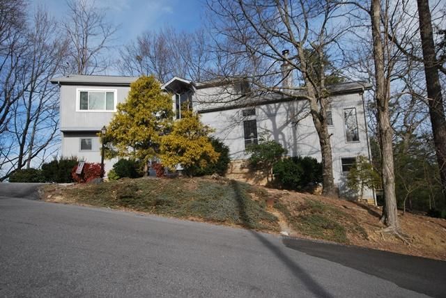 904 Village Loop Rd, Gatlinburg, TN 37738