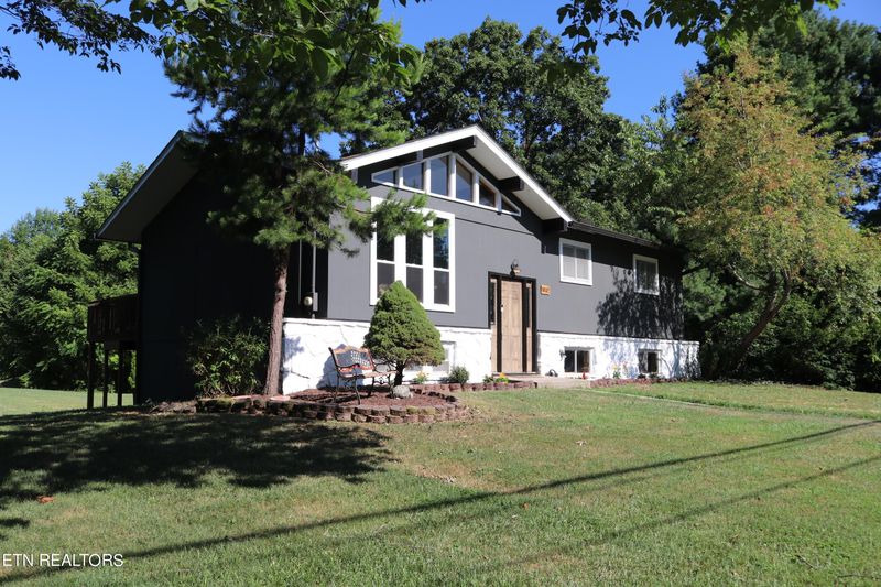 9045 Shallowford Rd, Knoxville, TN 37923