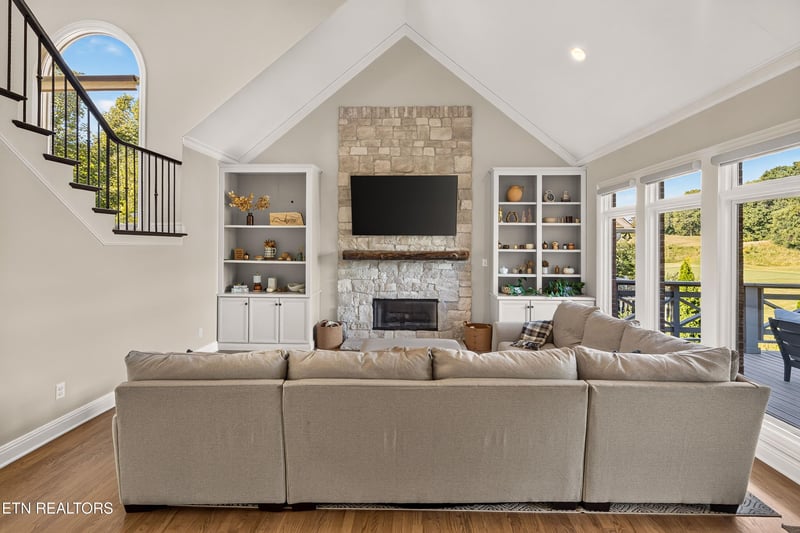 9048 Legends Lake Ln, Knoxville, TN 37922