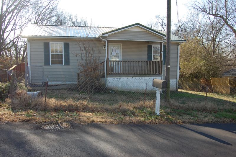 905 Highland Ave, Loudon, TN 37774