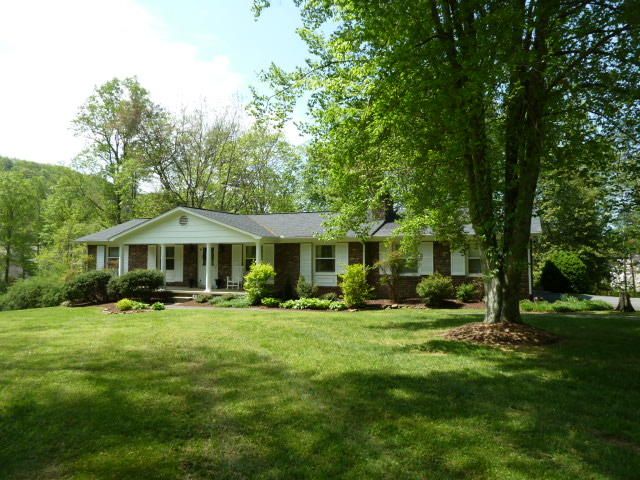 905 Irwin Rd, Powell, TN 37849
