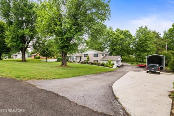 905 N East End Rd, Strawberry Plains, TN 37871