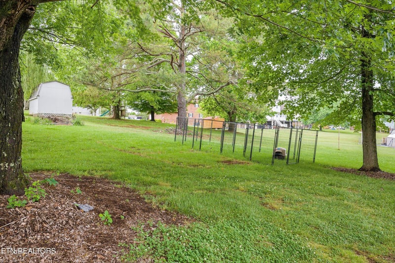905 N East End Rd, Strawberry Plains, TN 37871