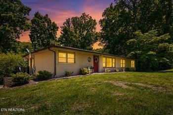 905 Pinecrest Rd, Jacksboro, TN 37757