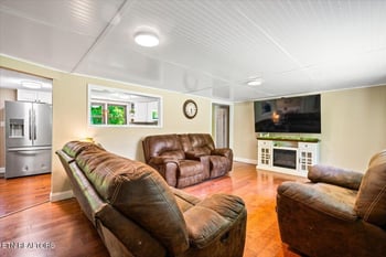 905 Pinecrest Rd, Jacksboro, TN 37757