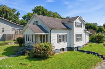 905 Queen Ave, Harriman, TN 37748