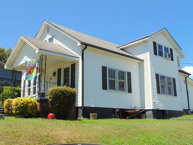 905 Queen St, Harriman, TN 37748