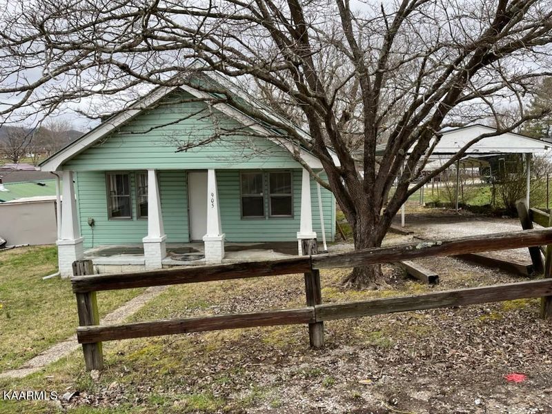 905 S 8th St, Lafollette, TN 37766