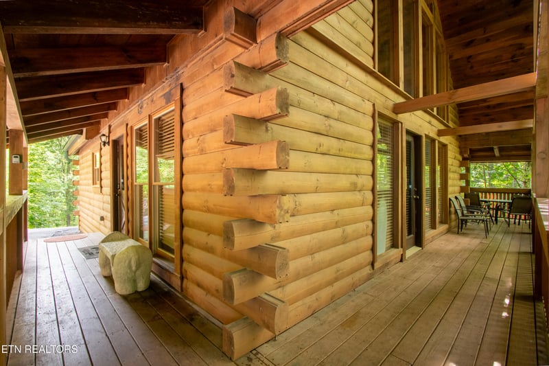 905 Valley Dr, Gatlinburg, TN 37738