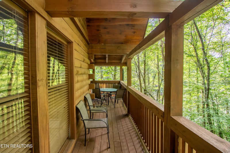 905 Valley Dr, Gatlinburg, TN 37738