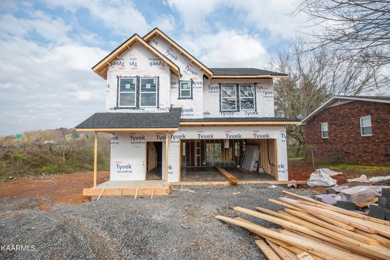 905 W Emory Rd, Powell, TN 37849