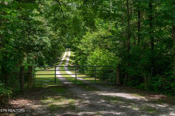 9050 Freeland Rd, Corryton, TN 37721
