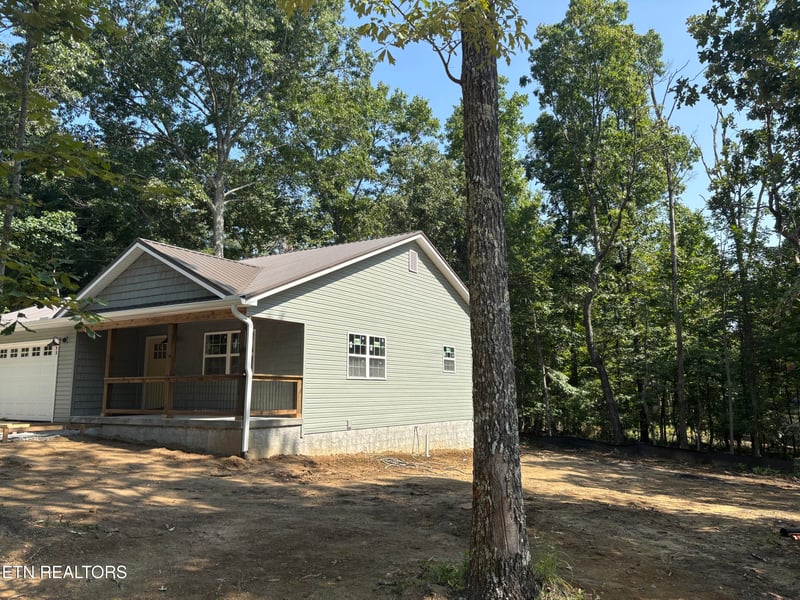 9057 Weketa Dr, Crossville, TN 38572