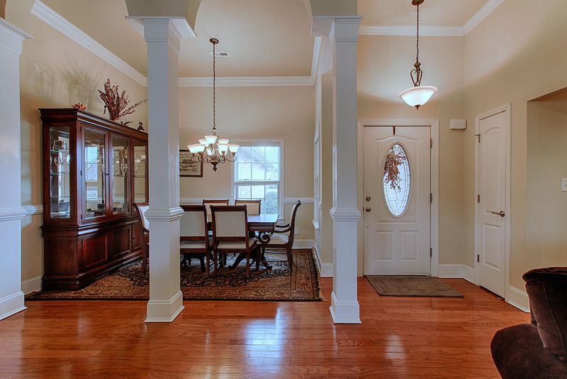 906 Annatole Ln, Knoxville, TN 37938