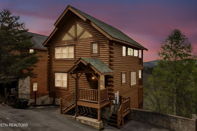 906 Black Bear Cub Way, Sevierville, TN 37862