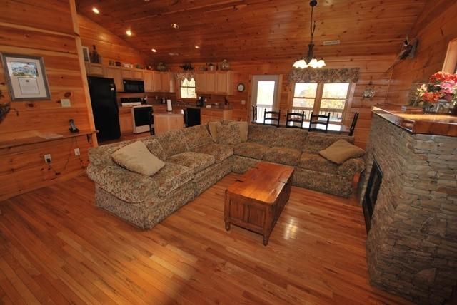906 Boyd Blvd, Gatlinburg, TN 37738