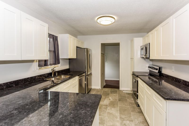 906 Dayton Dr, Seymour, TN 37865