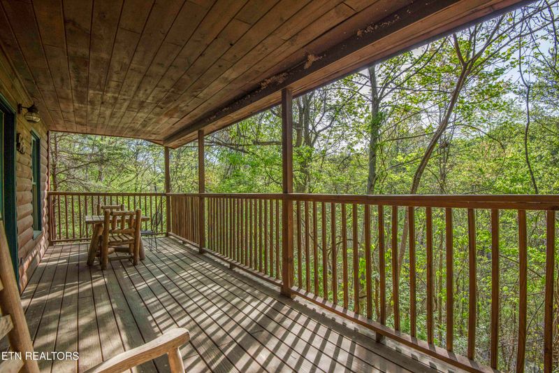 906 Lowe Valley Dr, Sevierville, TN 37862