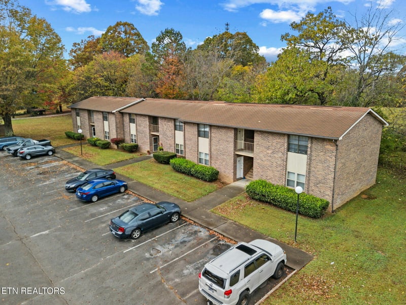 906 Old Reservoir Rd, Maryville, TN 37804