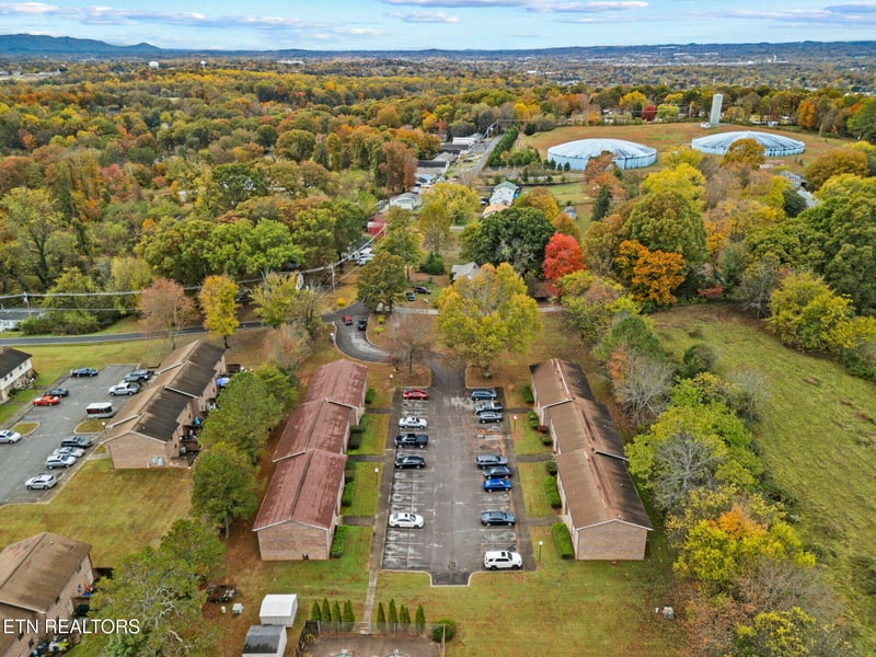 906 Old Reservoir Rd, Maryville, TN 37804