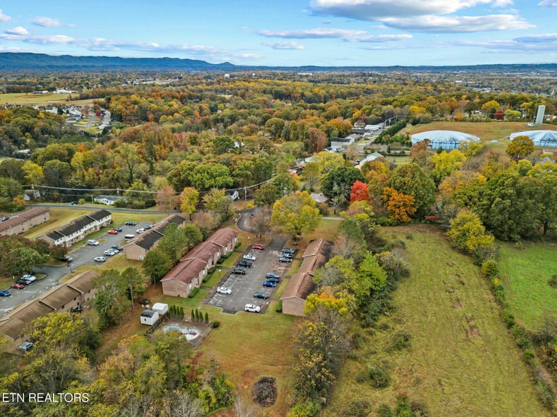 906 Old Reservoir Rd, Maryville, TN 37804
