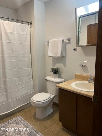906 Old Reservoir Rd, Maryville, TN 37804