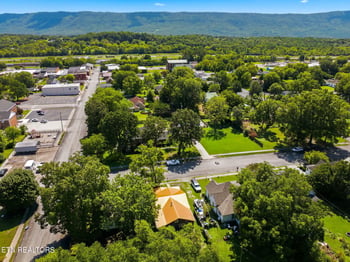 906 Pennsylvania Ave, Etowah, TN 37331