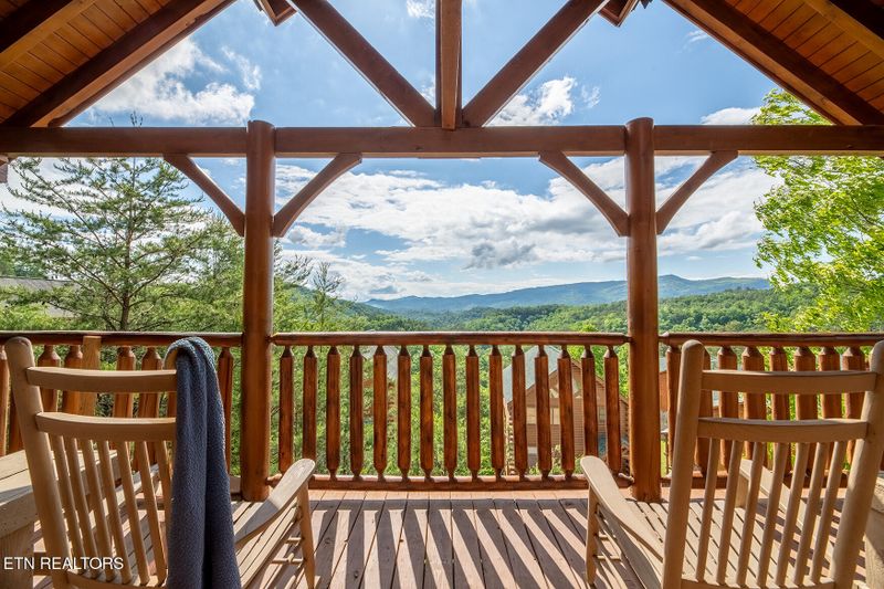 907 Black Bear Cub Way, Sevierville, TN 37862