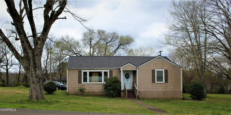 907 Boaz St, Athens, TN 37303
