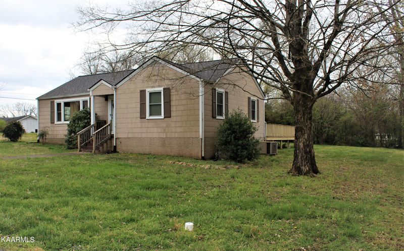 907 Boaz St, Athens, TN 37303