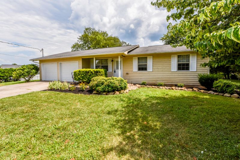 907 Dora St, Seymour, TN 37865
