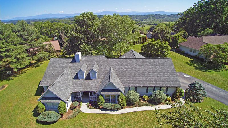 907 Eagle Nest Rd, Kodak, TN 37764