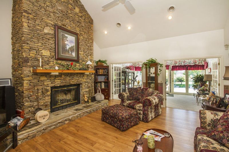 907 Eagle Nest Rd, Kodak, TN 37764