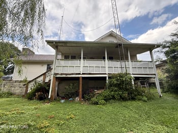 907 High St, Clinton, TN 37716
