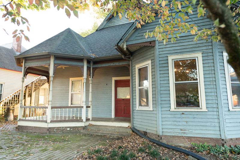 907 Irwin St, Knoxville, TN 37917