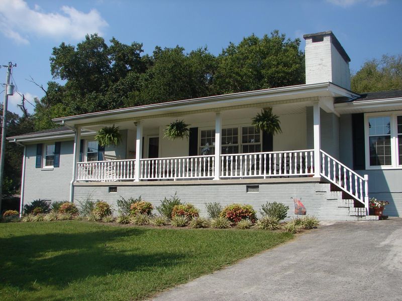 907 Riverbend Rd, Clinton, TN 37716