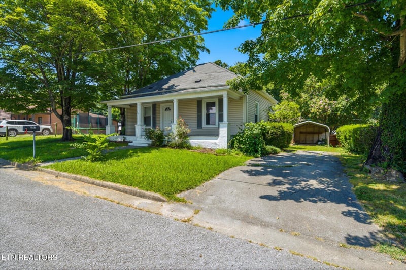907 W 2nd Ave, Lenoir City, TN 37771