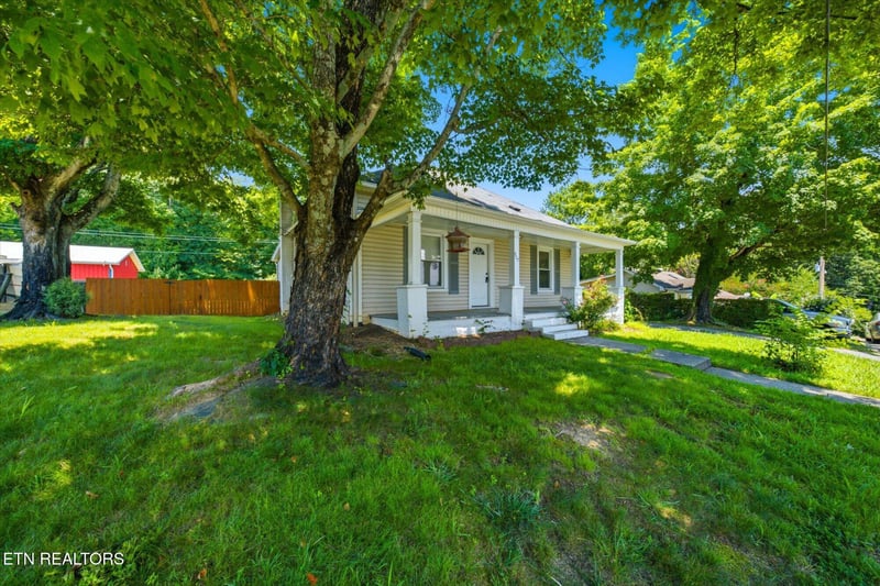 907 W 2nd Ave, Lenoir City, TN 37771