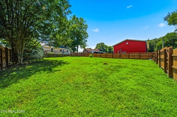 907 W 2nd Ave, Lenoir City, TN 37771
